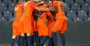 Başakşehir,  Fenerbahçe'yi son dakika golüyle 3-2 mağlup etti.