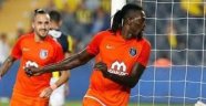 Beşiktaş, Başakşehir'den Adebayor ve Visca'yı istiyor!