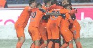 Lider Başakşehir kar kış dinlemiyor! 3 gol...