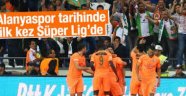 Multigroup Alanyaspor, Adana Demirspor'u penaltılarla geçerek Süper Lig'e çıktı.