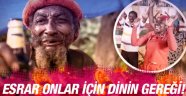 Esrar içmek dinin gereğiymiş! Kabileye bak