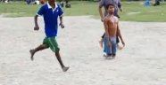 Bacakları olmadan futbol oynayan adam VİDEO