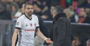 Beşiktaşlı taraftarların Caner'e tepkisi sürüyor!