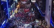 İzmir'de 9 Eylül coşkusu: Halk bayraklarla sokaklarda