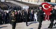 Reis Anıtkabir'e çelenk koymasın Kur'an okusun