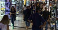 Sirkeci'de iPhone 8 hareketliliği