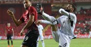 Türkiye 10 kişi kalan Arnavutluk mili takımına 3-2 yenildi