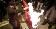 Türkiye'den Yunanistan'a bayrak tepkisi: Derhal yakalayın