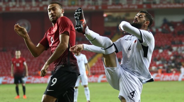 Türkiye 10 kişi kalan Arnavutluk mili takımına 3-2 yenildi