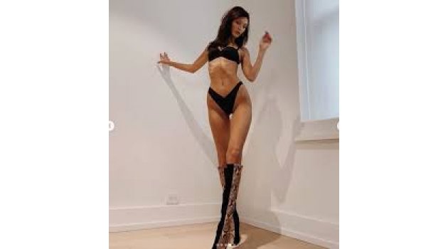 Ünlü Model Bella Hadid'den, Siyah İç Çamaşırlı Paylaşım!
