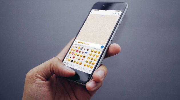 Yolda yürürken telefonla mesajlaşmak yasaklandı