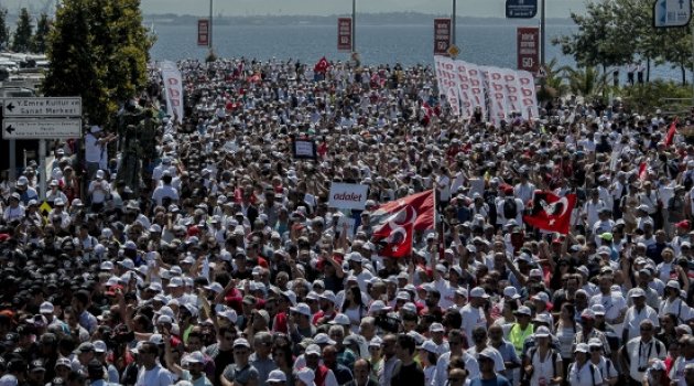 Yüz binlerce adım, yüz binlerce insan, 25 günlük maraton
